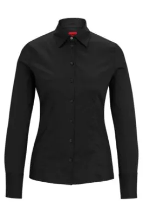 Blusa slim fit en popelín de planchado fácil