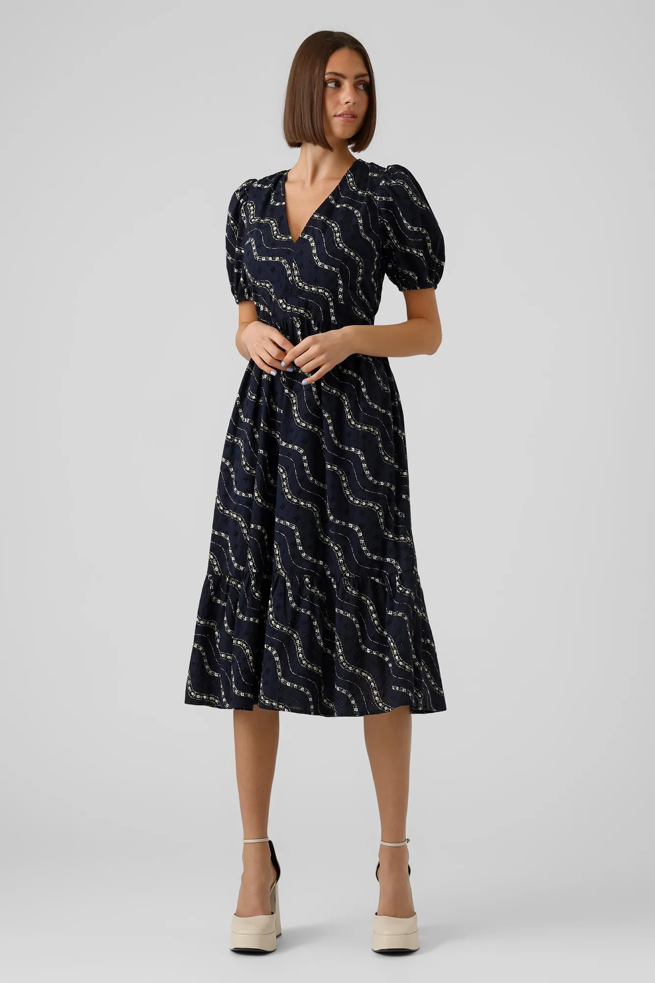 Vero Moda Vestido midi manga abullonada