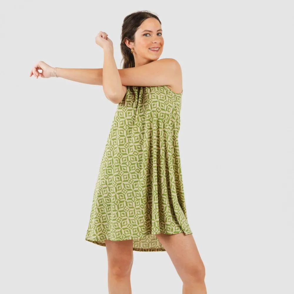 Vestido corto tirantes crepe Corinto verde hierba