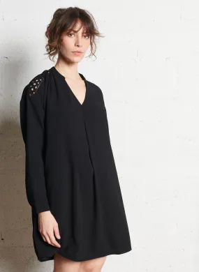 Vestido negro en encaje guipur en negro